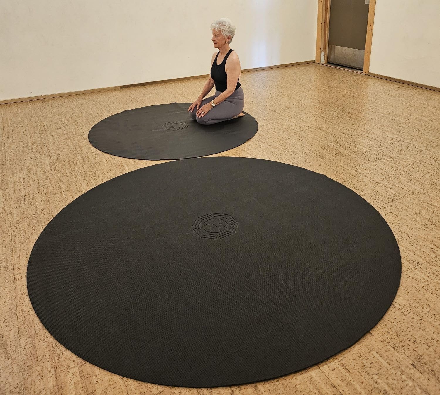 Pilates Yoga And Tai Chi - 大型円形TPEヨガマット、紫、瞑想、ピラティス、太極拳用